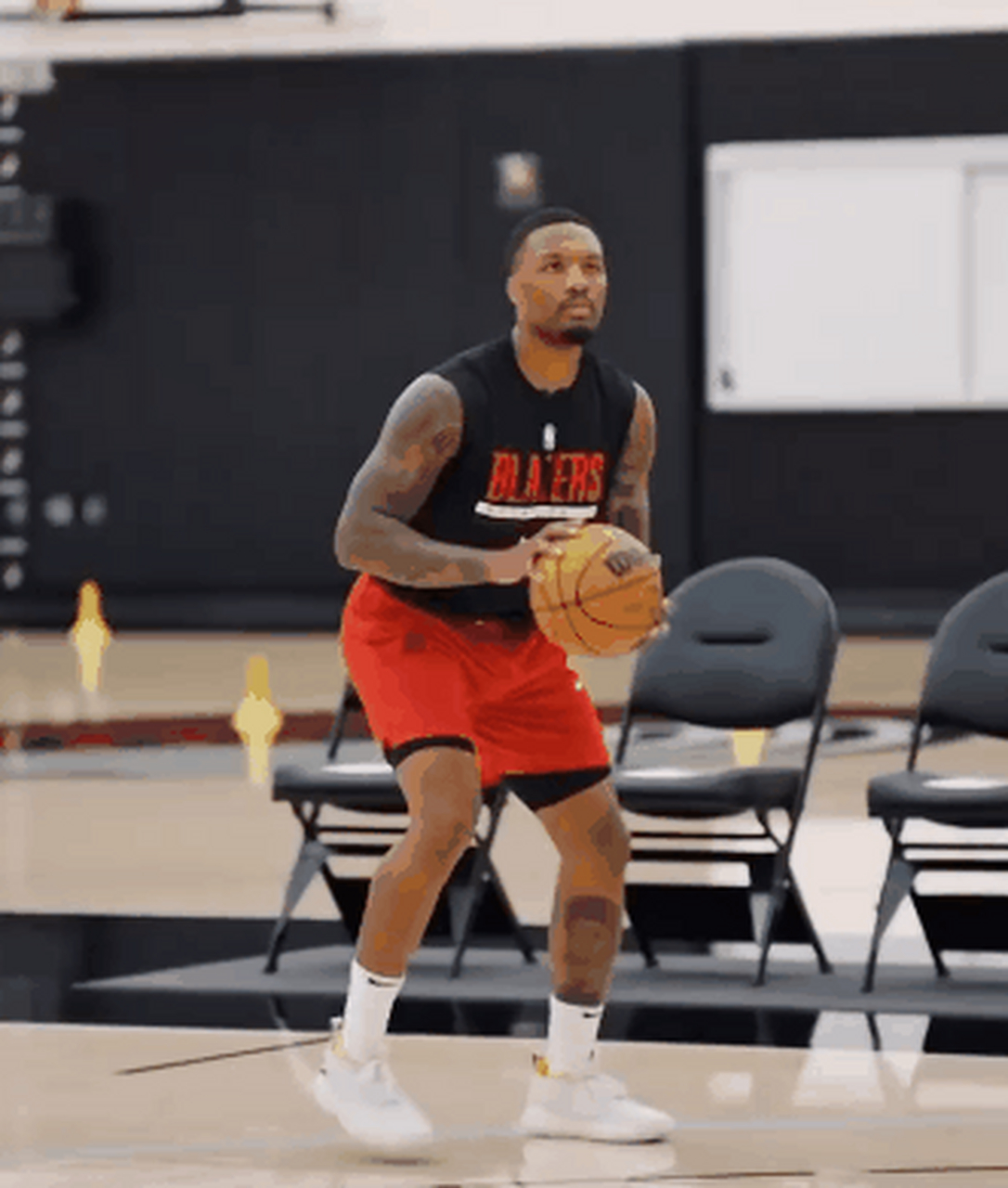 机器人啊!利拉德的投篮训练,感觉像是在看一个动作的回放.