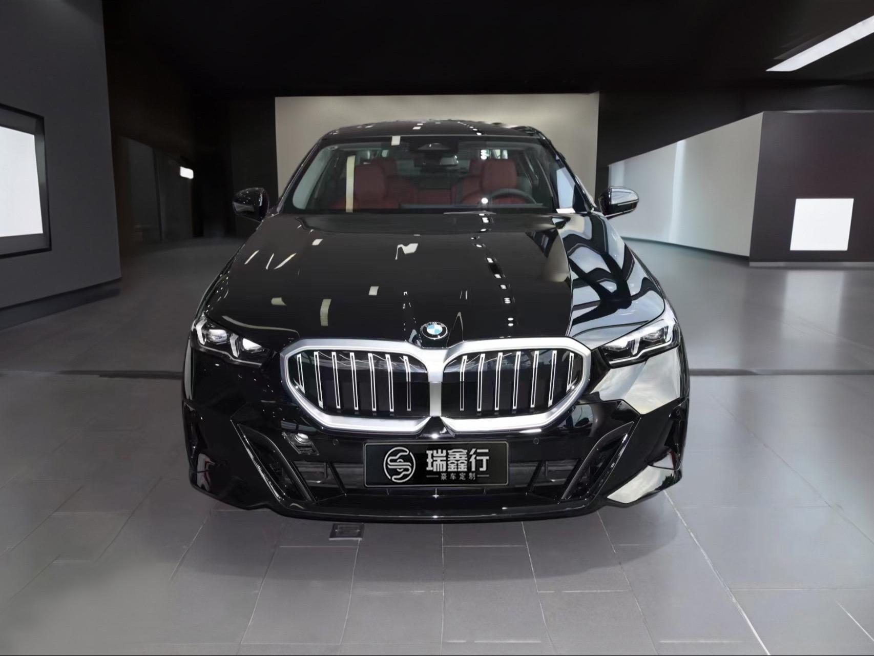 2024款 宝马525i m运动套装(进口) 官方指导价:43.