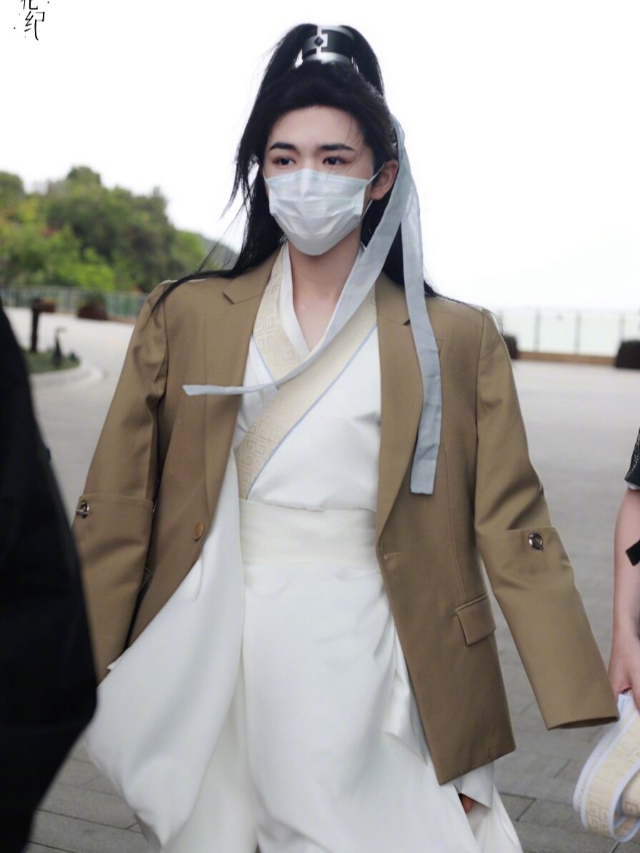 5.8 宋亚轩古风造型长发白衣萌探探探案路透