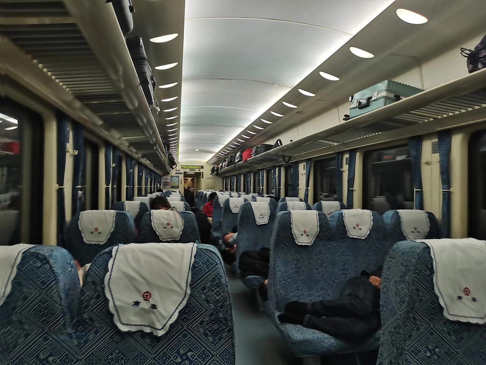 南宁至北京的z286列车上也玩形象工程!