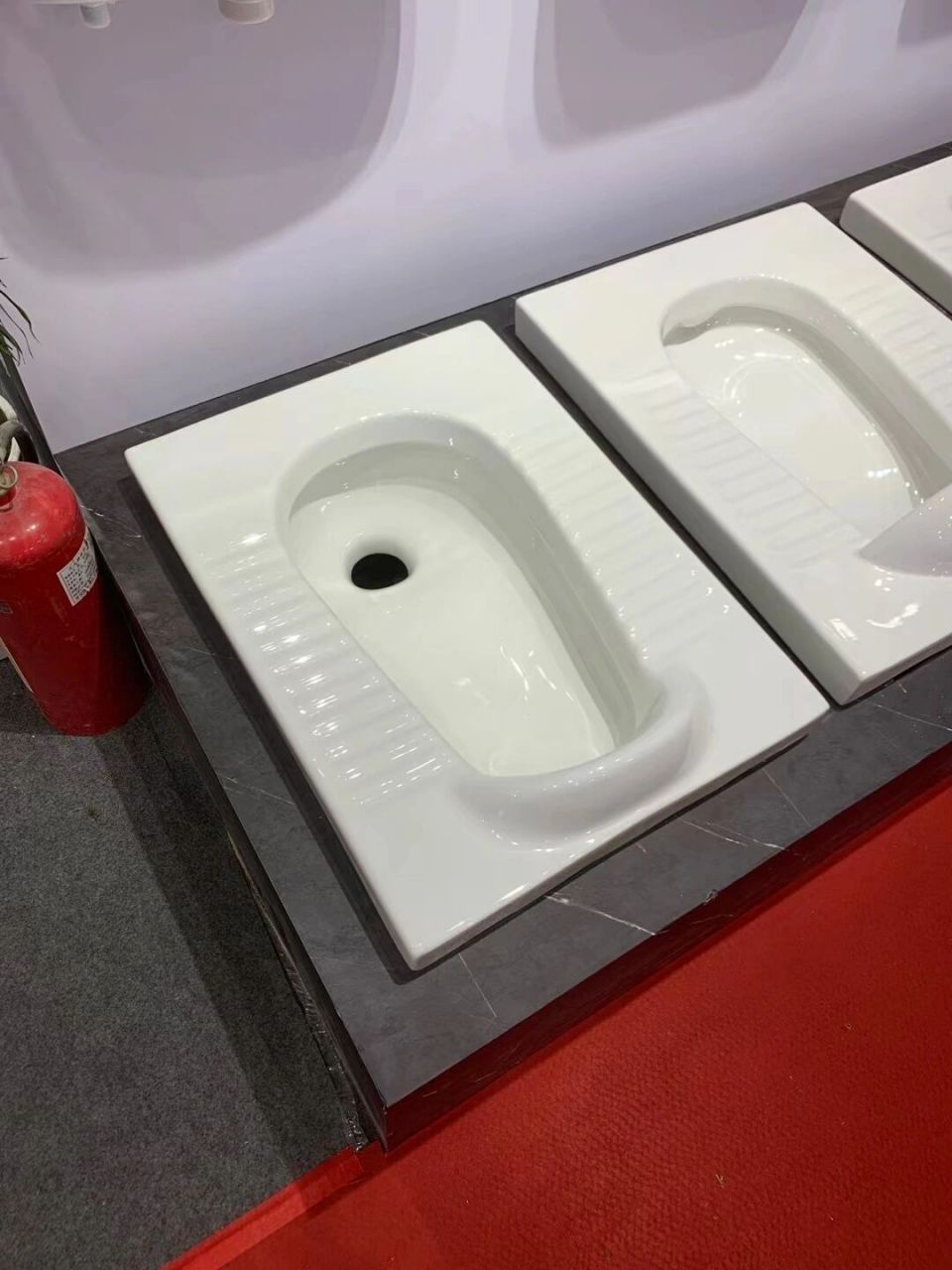 卫生间蹲便器