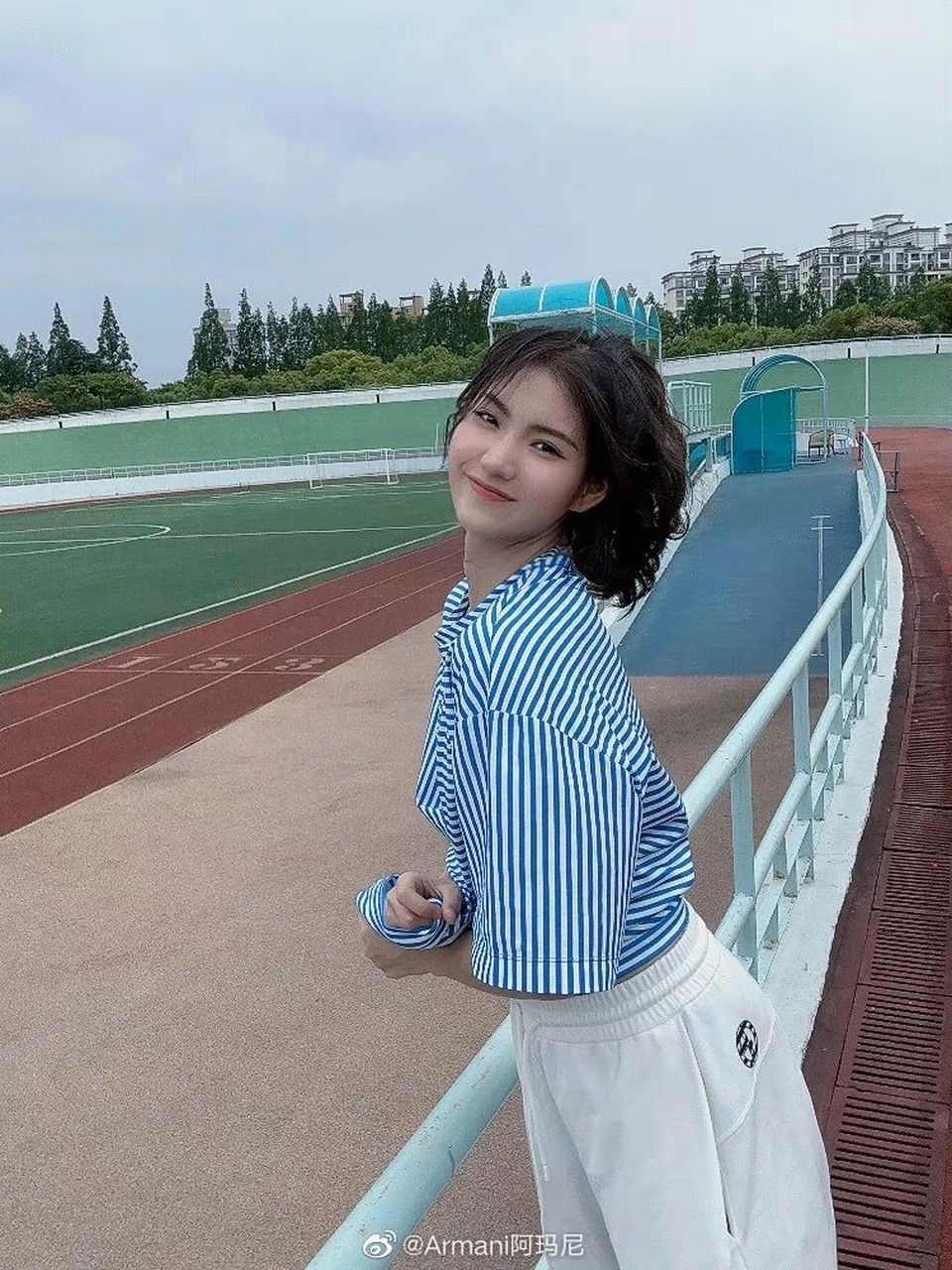 跨栏运动员夏思凝 活力演绎giorgioarmani mare 中国限定滑板胶囊系列