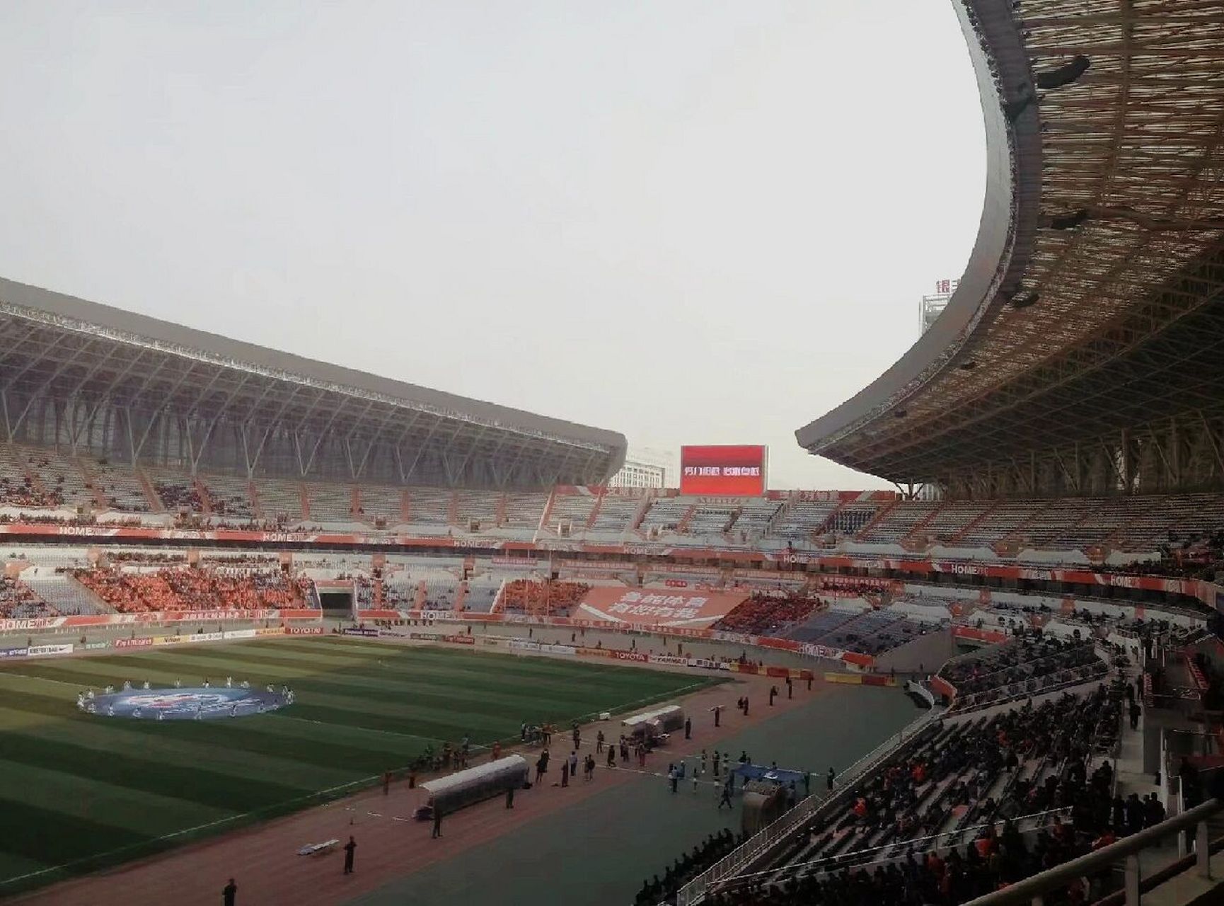 足球场巡礼—济南奥体中心鲁能大球场 济南奥林匹克体育中心体育场是