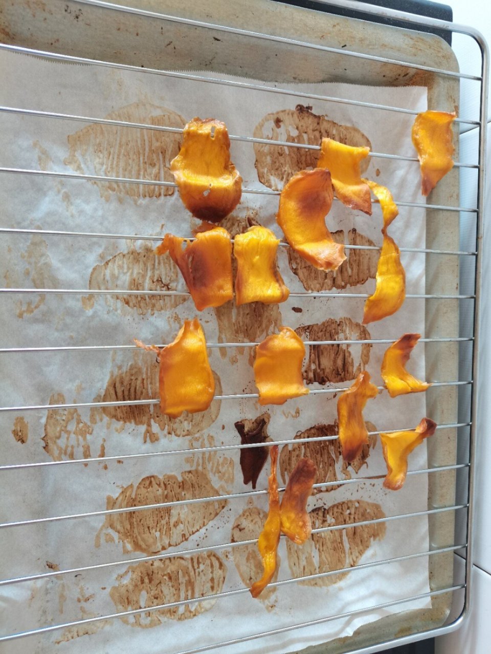 烤箱烤芒果干 我是第一次做,没想到还挺成功的(我个人觉得98) 1.