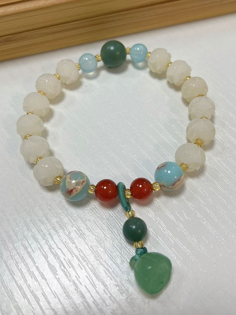 法喜寺莲花白菩提手串(特别美) 以为戴着会硌手 没想到一点也不 非常