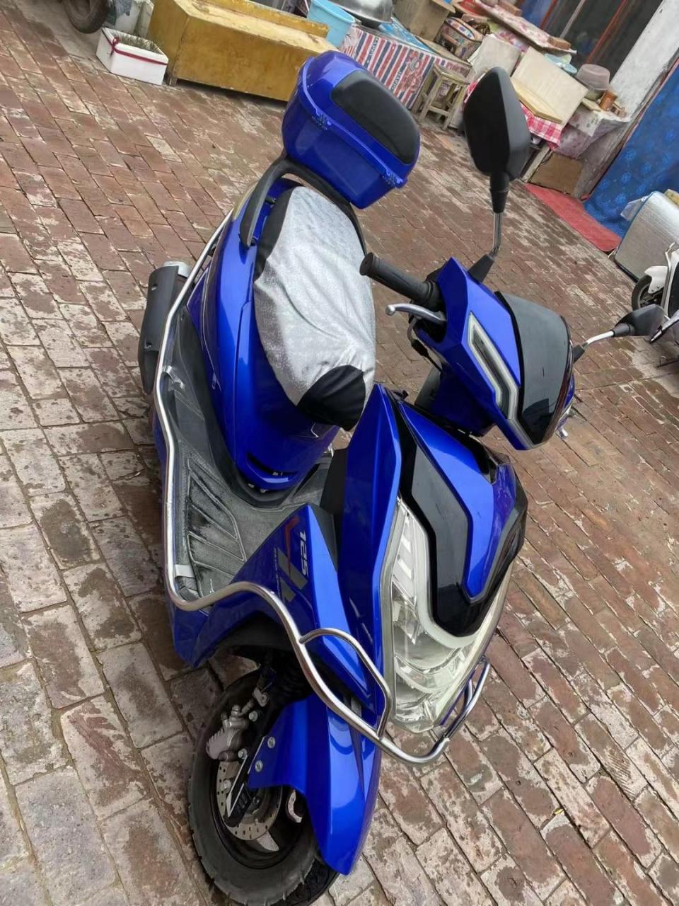 出售20年7月份买的金城劲力国四电喷发动机的踏板摩托车,总共跑了三千