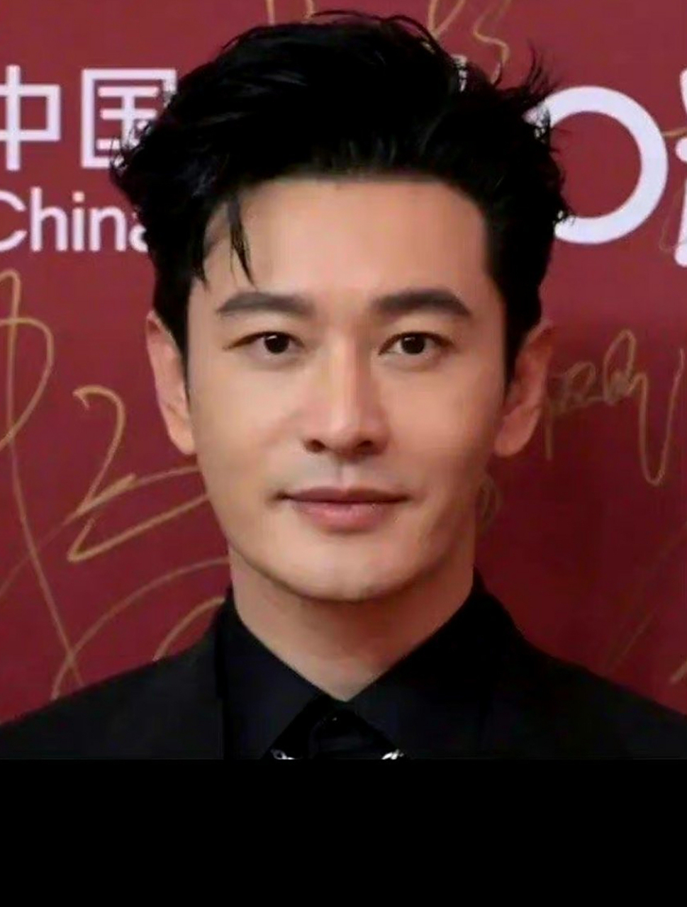 91黄晓明成功减肥,镜头下一点油光也没有,他的下巴尤其标致.