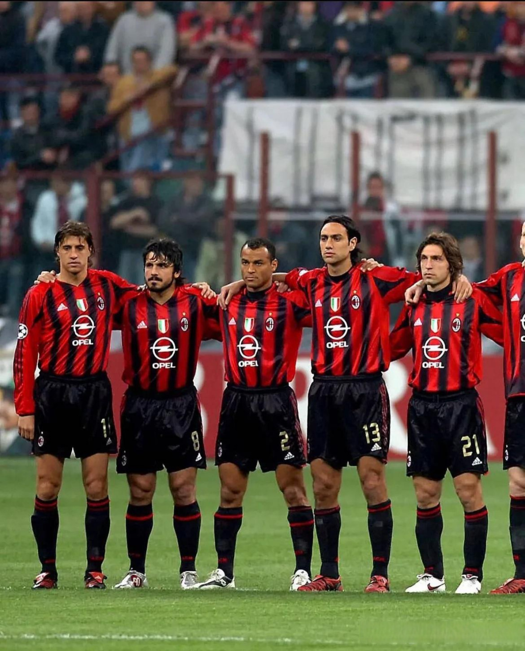 预热本周日的米兰德比,中午带来的是ac米兰经典的首发阵容,相比之前