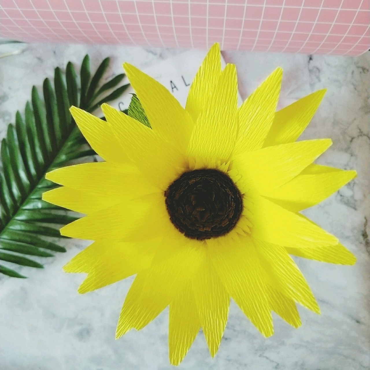 手工diy #皱纹纸 #向日葵 【教程1】我又开始做皱纹纸花朵啦!