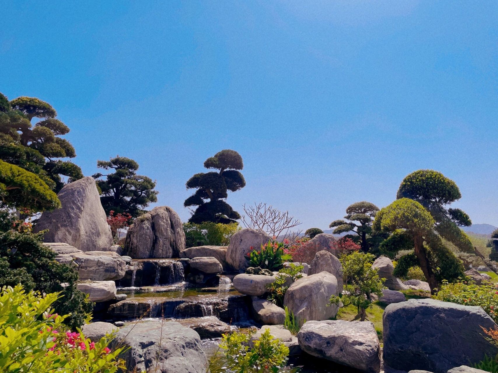 广州花都区"逸翠园" 今天清明假期来的,没有一个人,我们包了场,估计