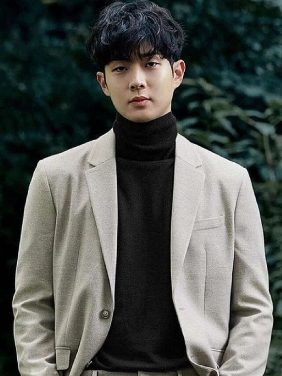 奈飞又吊我胃口系列,目前正在拍摄的《杀人者o难堪》,是狗狗崔宇植和