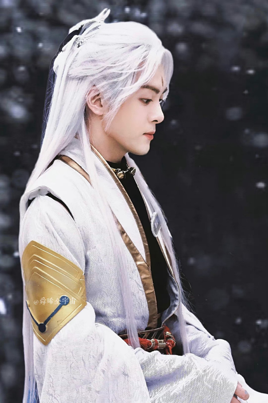 咪咕星鲜事#@曾舜晞银发 帅哥驾驭发色的能力太强了吧 @曾舜晞 无