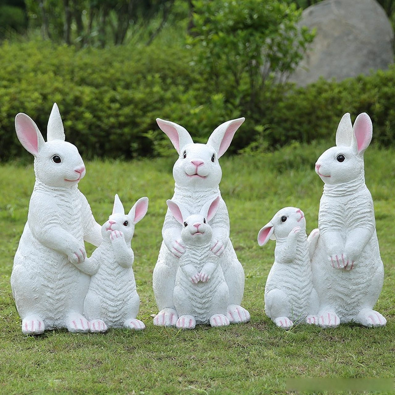 玻璃钢仿真兔子雕塑的诞生,不仅体现了创造者的艺术以及创作的智慧