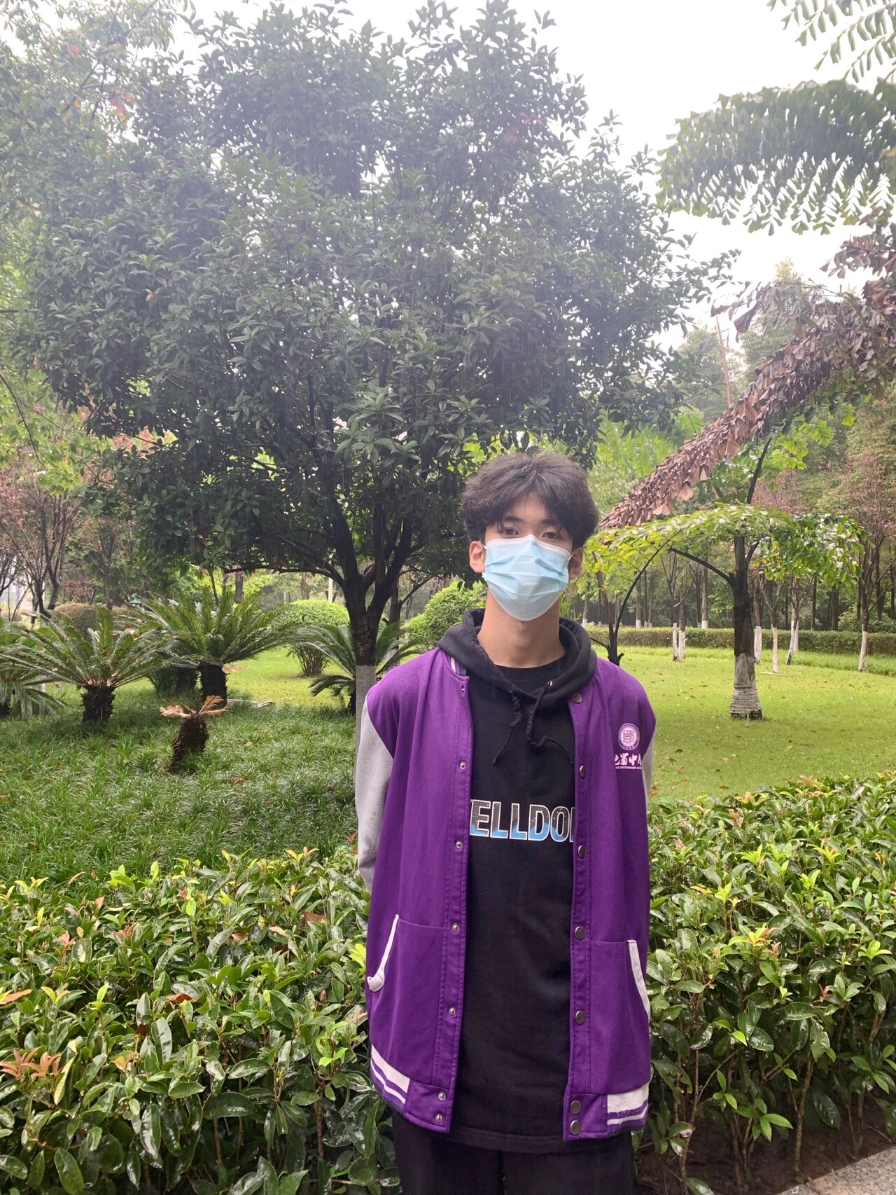 朋友带了校服 有幸穿上重新体验一回男高中生的感觉#重庆鲁能巴蜀中学