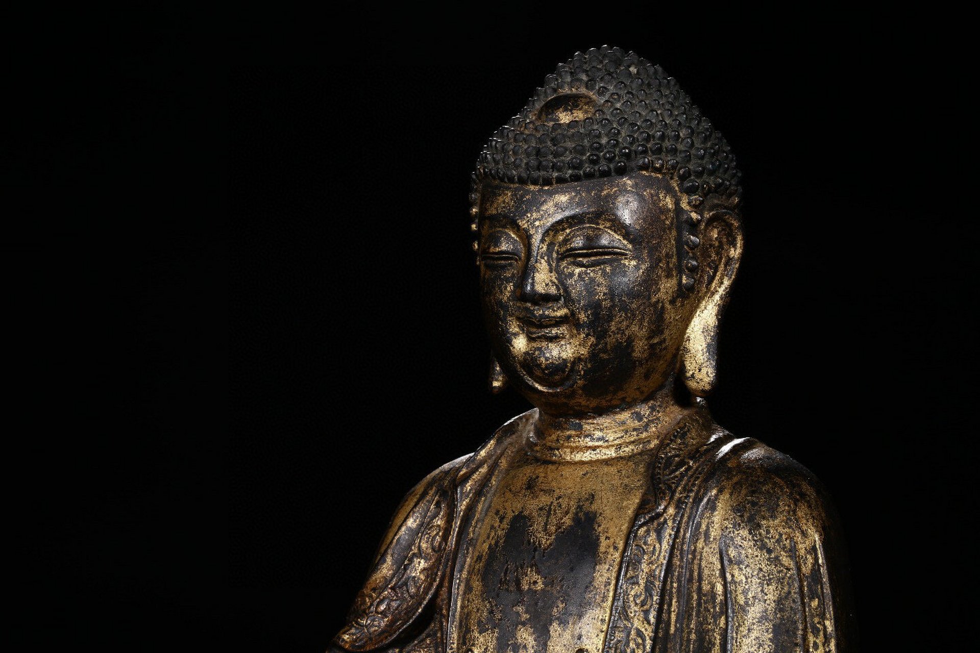 明代 铜流金释迦摩尼佛坐像(原配莲花底座) 高39厘米,重5650克,此尊