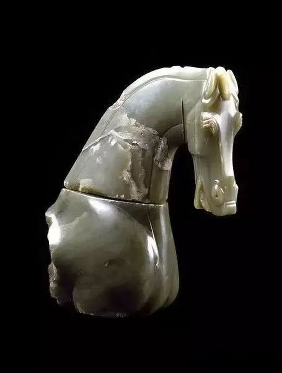 神奇的古玉"冰裂纹" 玉器的冰裂纹,又称"冰片纹"或"开片",是玉器的