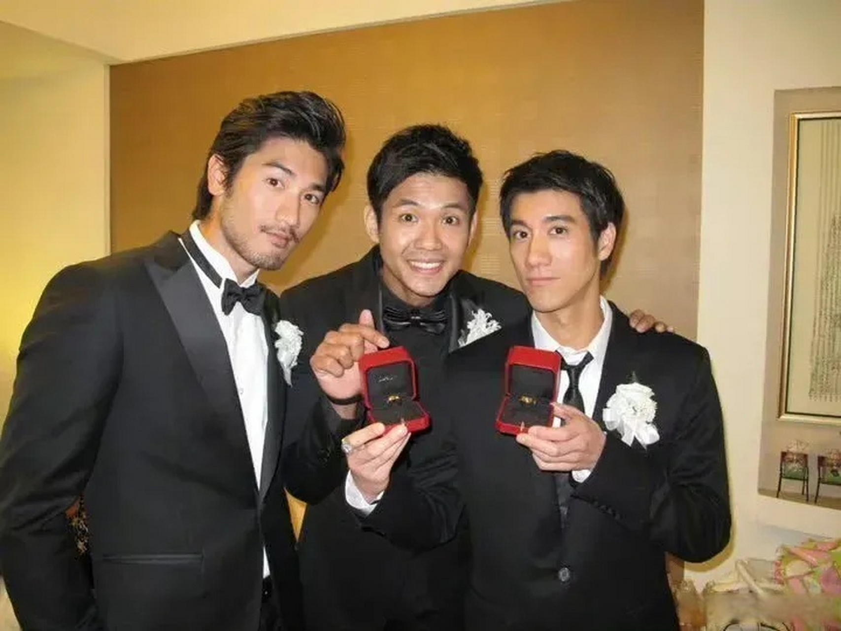 当年陈建州和范玮琪结婚的时候,外界就在传陈建州和王力宏关系不一般