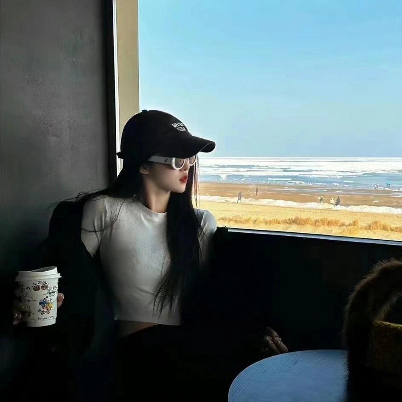 又拽又酷的女生头像