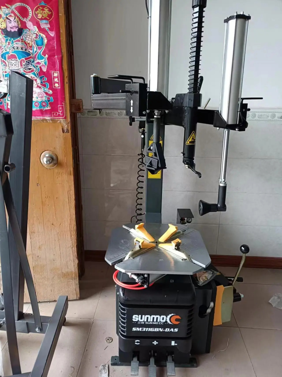 三牧举升机扒胎机汽保设备 交工 汽保设备 汽修厂