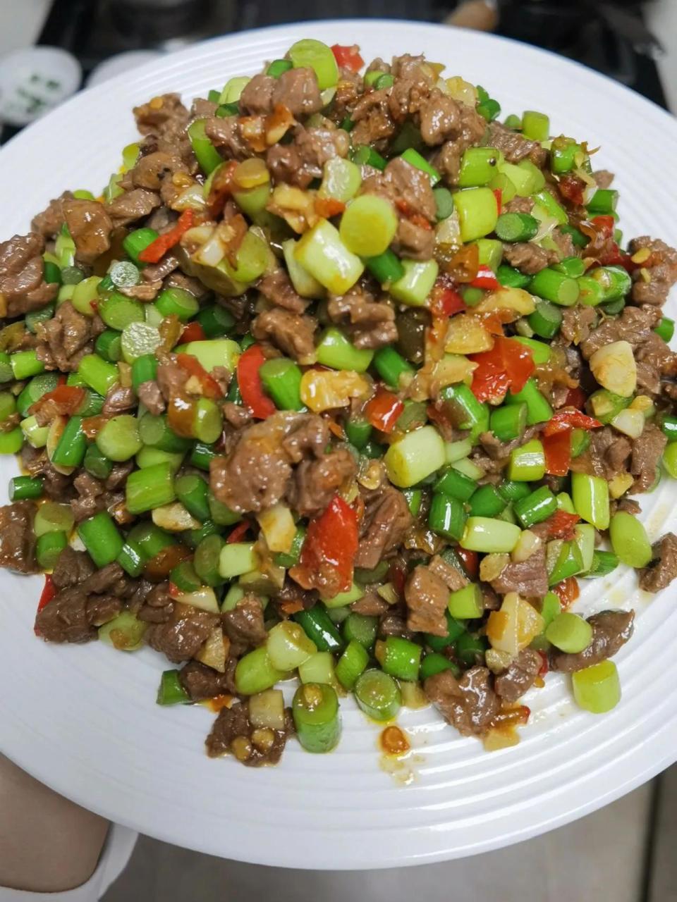 湖南小炒之蒜苔炒牛肉,不要太下饭哦~ 今天分享的这道蒜苔炒牛肉,一定