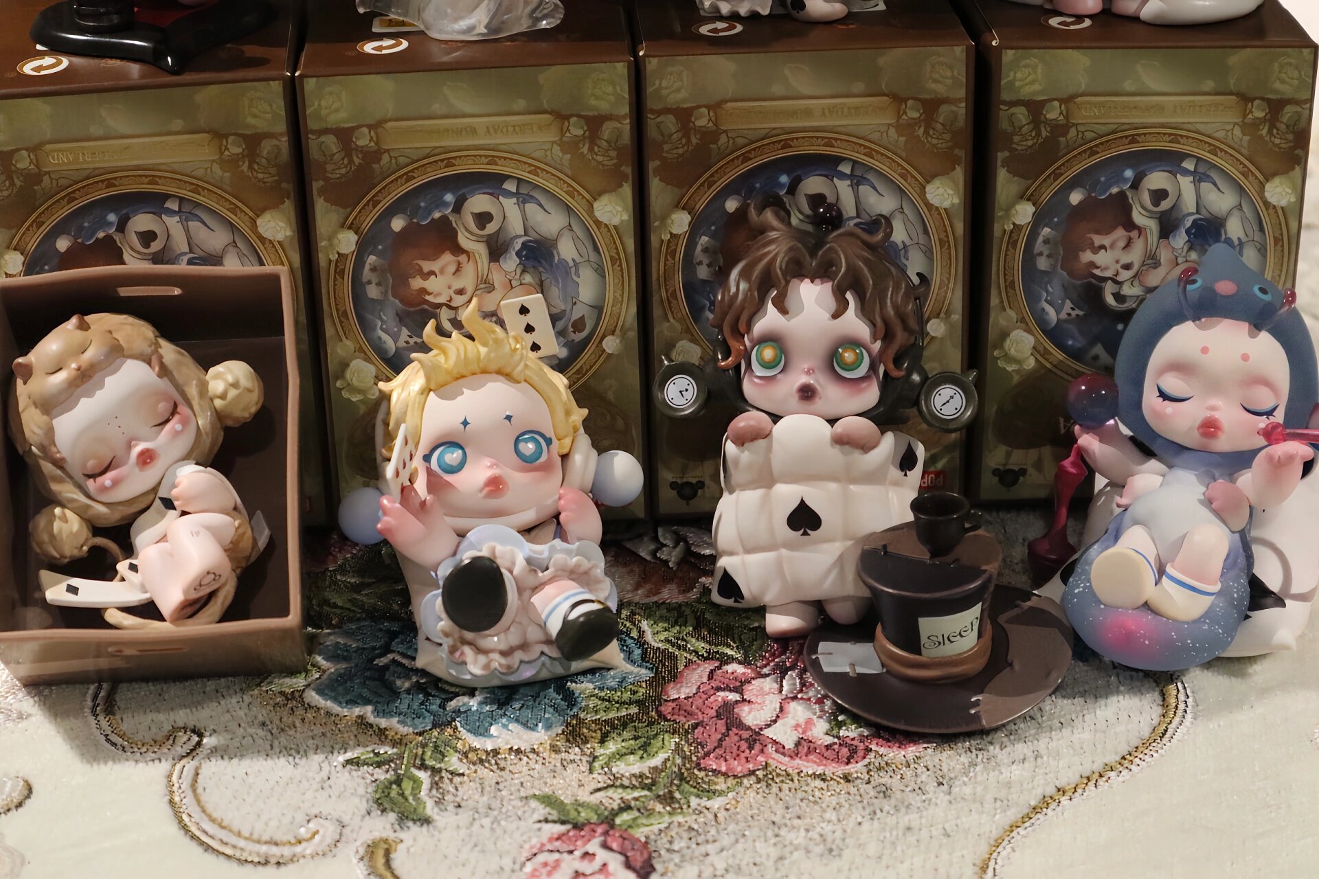 泡泡玛特sp平日奇境(全家福77单个展示图) 喜欢这个sp的这个系列 超