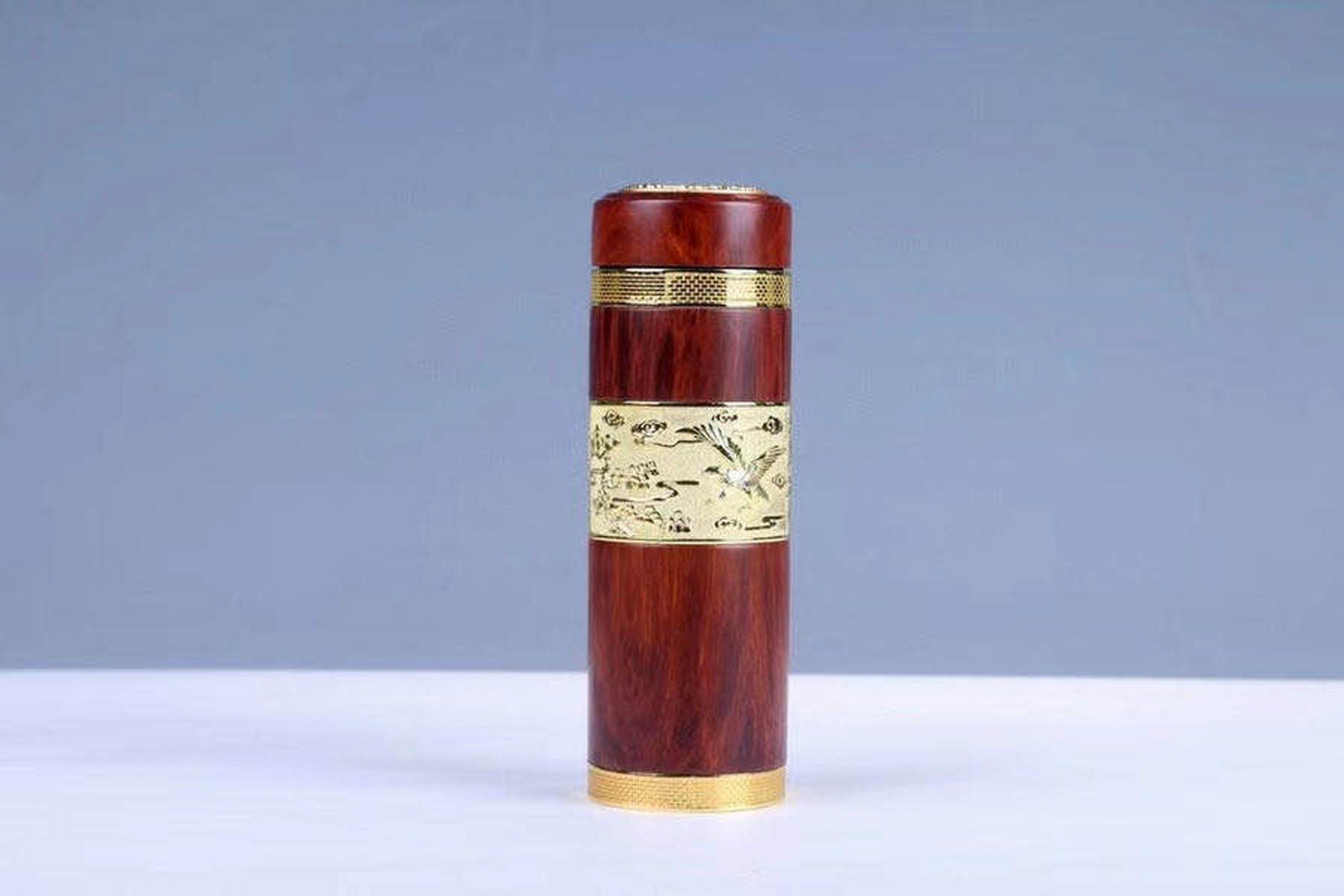 【木·好物】红豆杉水杯 红豆杉又称紫衫,国家一级珍稀保护树种,因其
