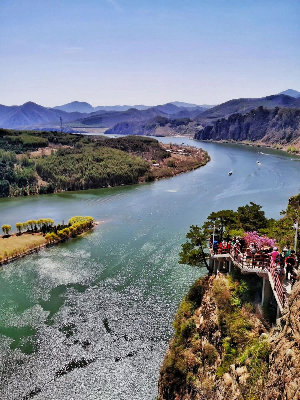 记得关注! :景区原名老虎哨,桓仁十大美景之一,虎谷峡有四个景区,有藏