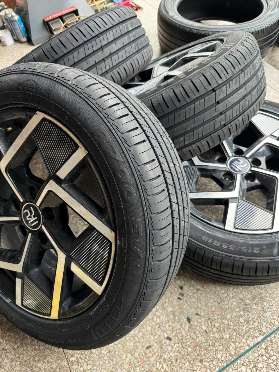 回力轮胎 215/55r18.