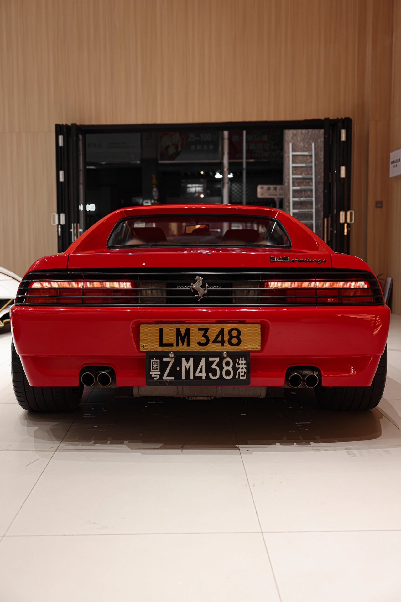ferrari 34801 法拉利348是最后一款由恩佐亲自指导 所开发的中置v8