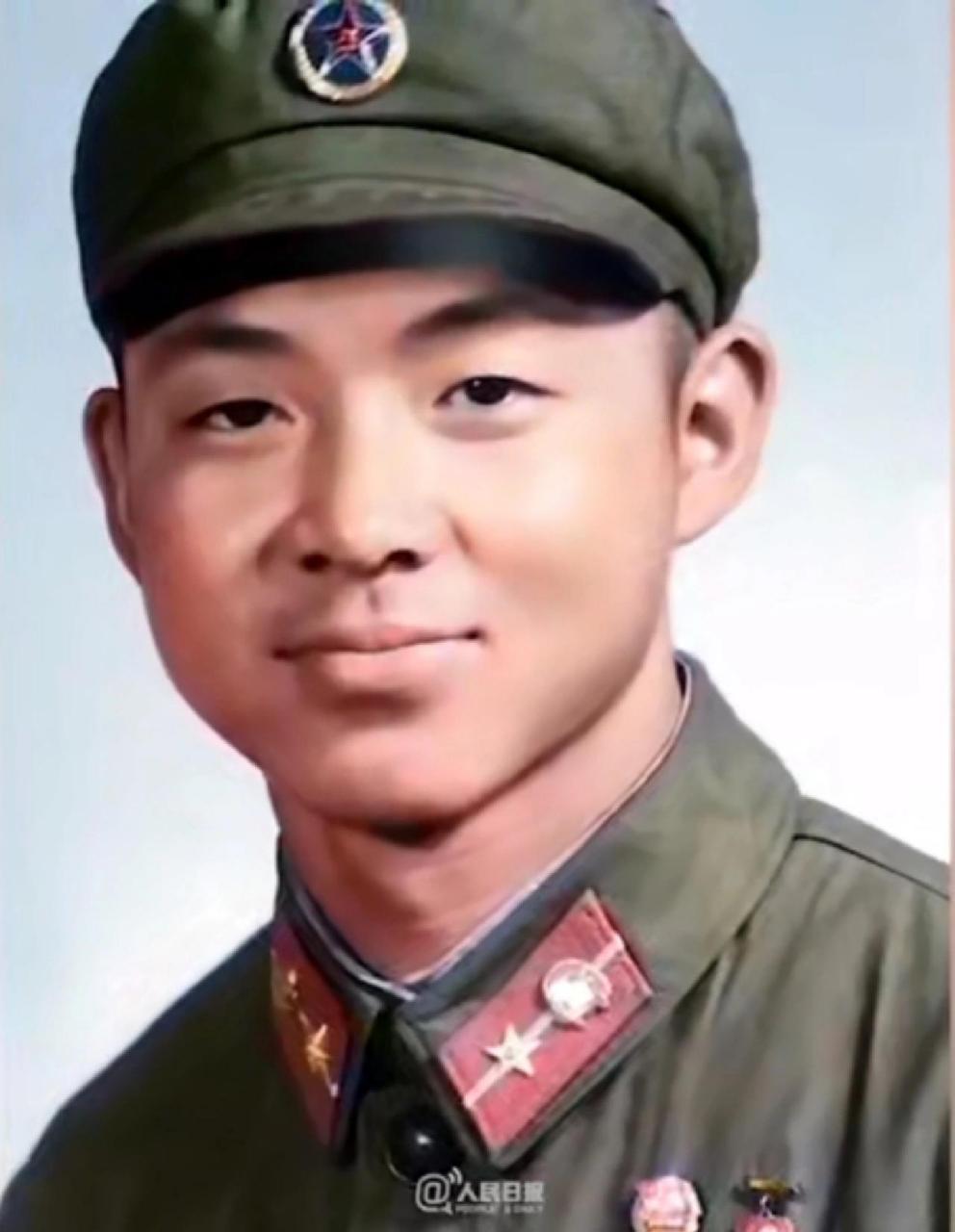 彩色照片下的雷锋,真帅!