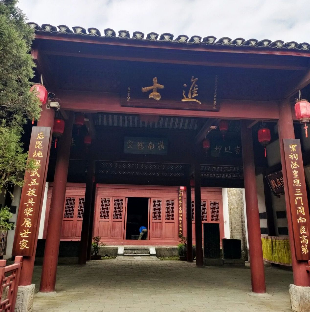 陈宏谋故里 位于临桂四塘横山村,地灵人杰,风水奥妙,古木叁天,双狮目