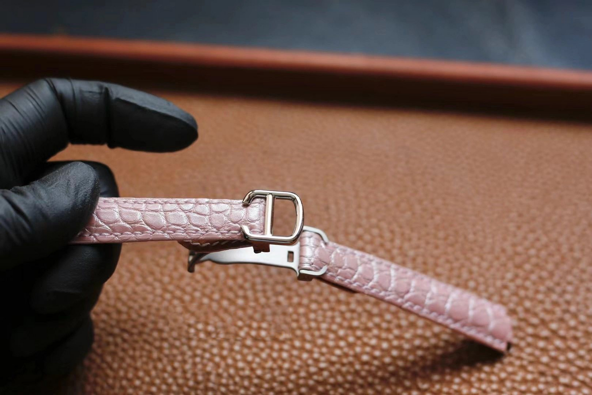 卡地亚蓝气球表带安装表扣教程,你学废了吗 卡地亚蓝气球表带 安装表