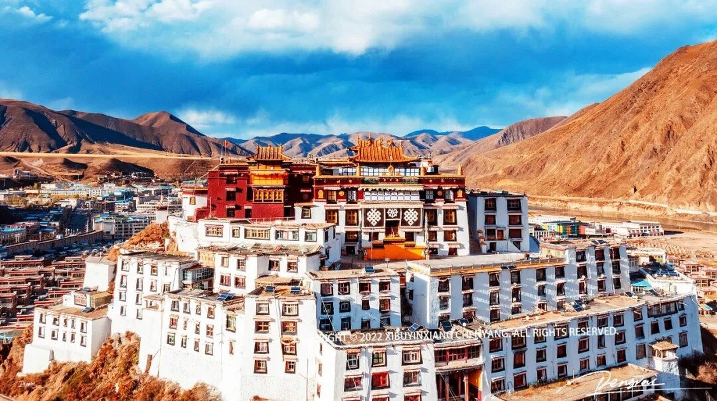 赞丹寺&小布达拉宫 赞丹寺&小布达拉宫 位于那曲索县 传闻赞丹寺本来