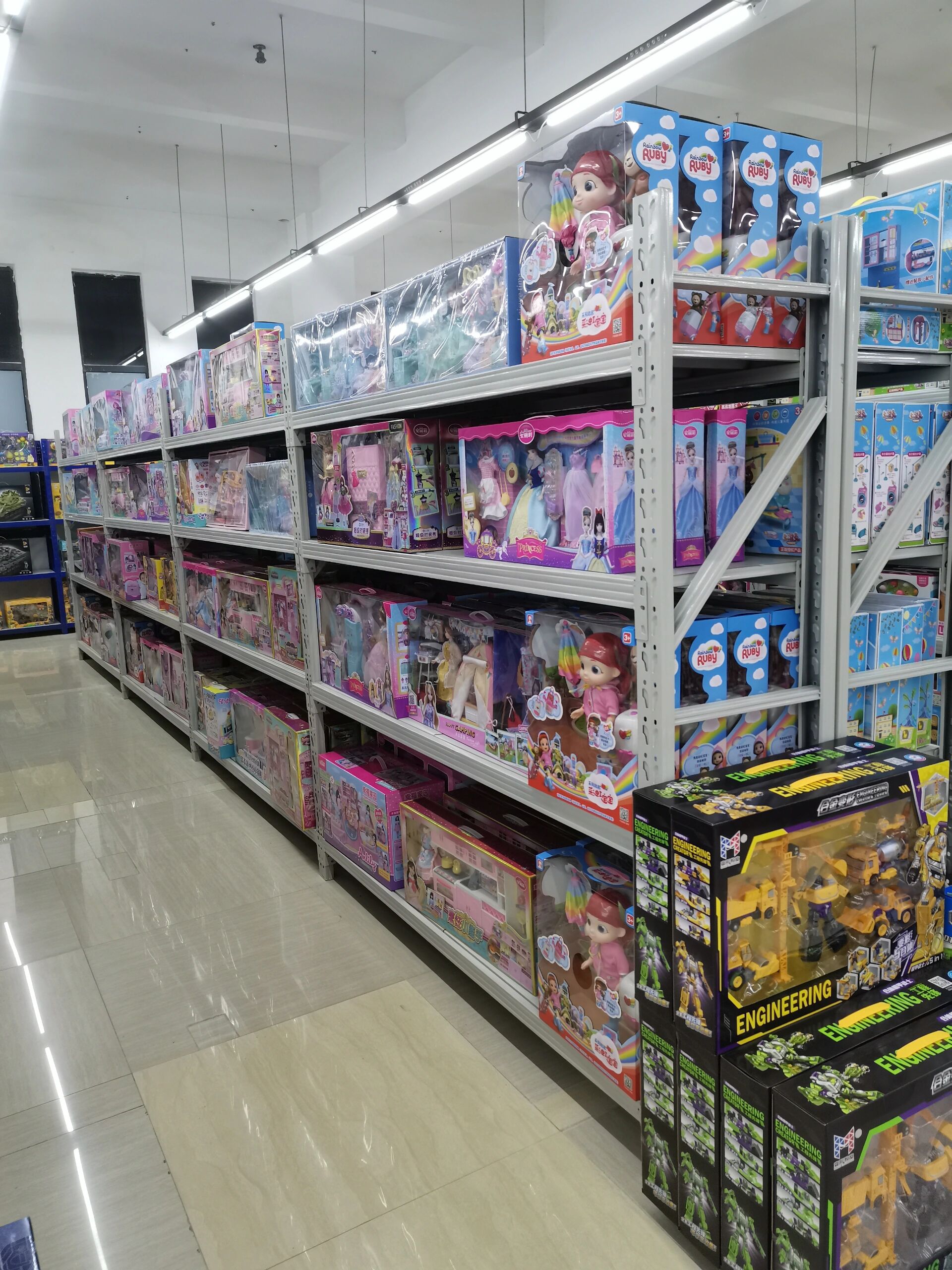 宁波鄞州梦迪玩具城2000平专业玩具批发