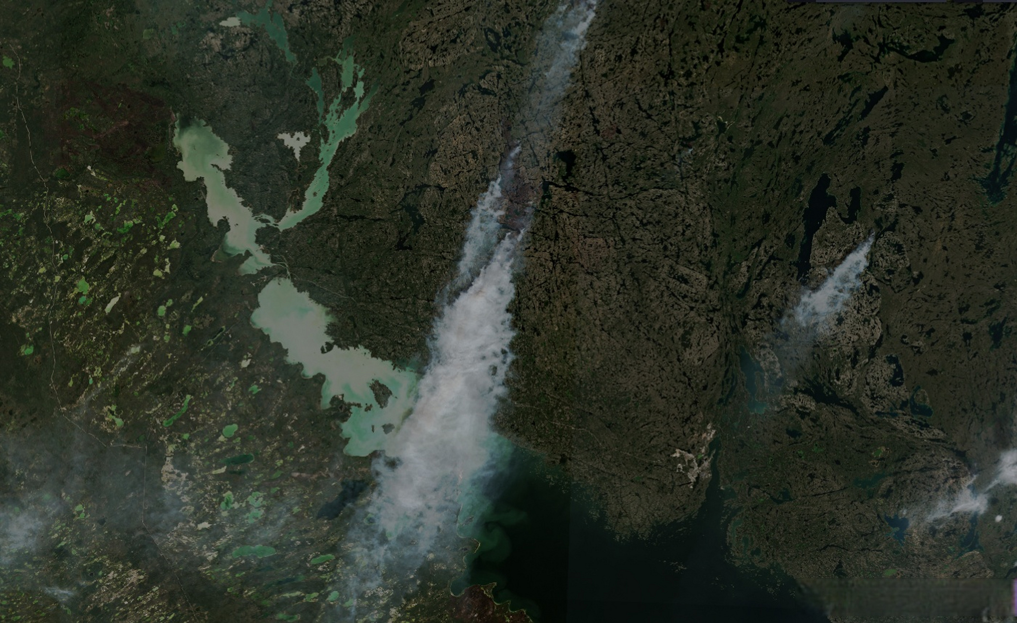 [奥特曼]图一5月20日,图二7月16日,图三8月17日 #加拿大山火