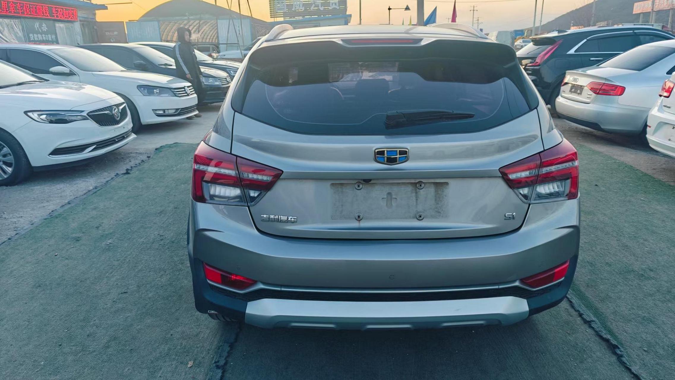 3.8万,18年吉利帝豪s1,1.4排量,自动档高配,全车原版,极品车况.