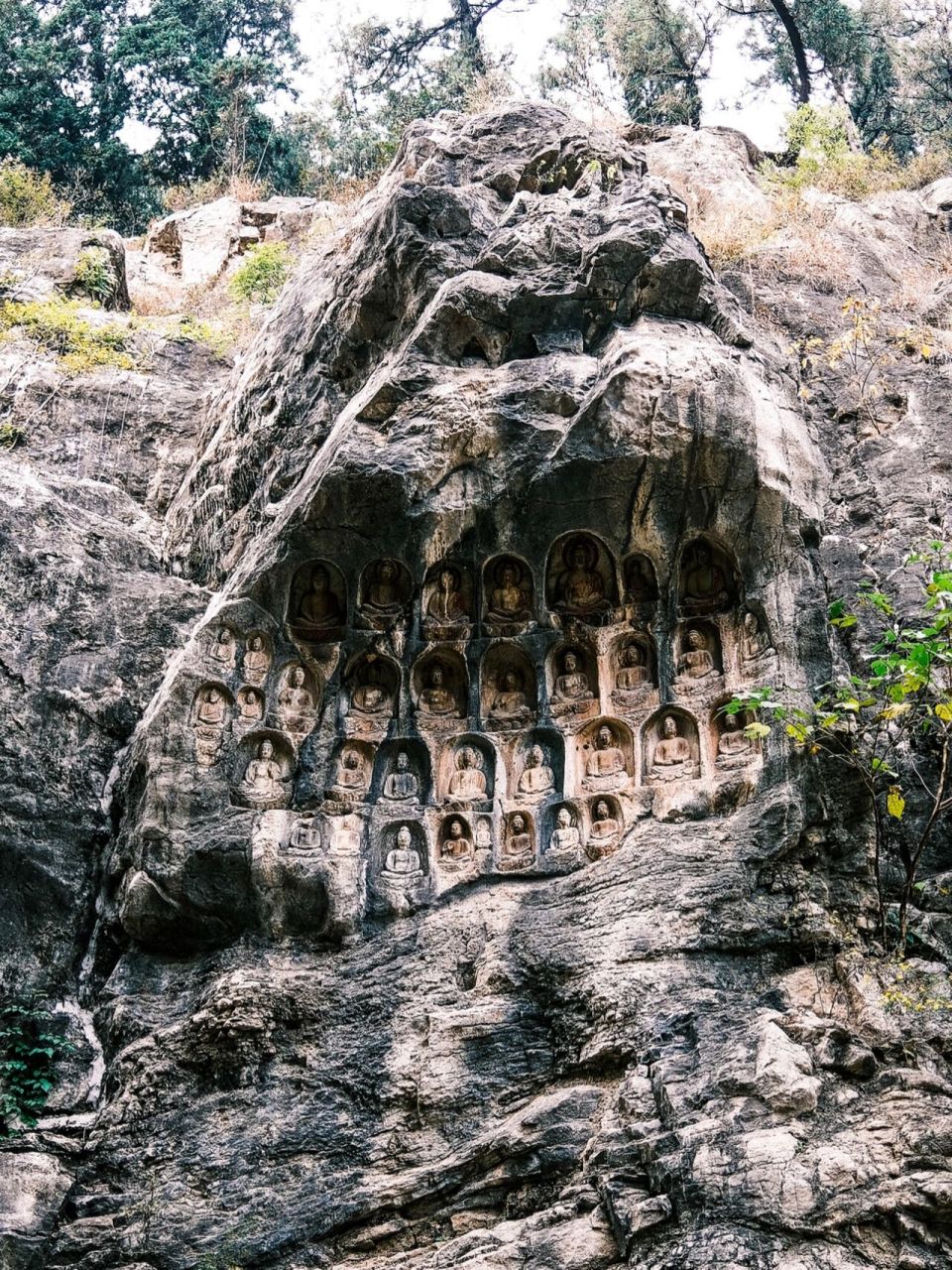 千佛崖石窟 又是一处千佛崖,位于济南附近.