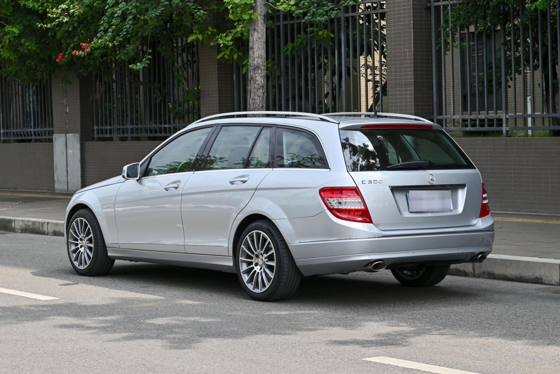 稀有奔驰c300旅行到店!w204顶配!