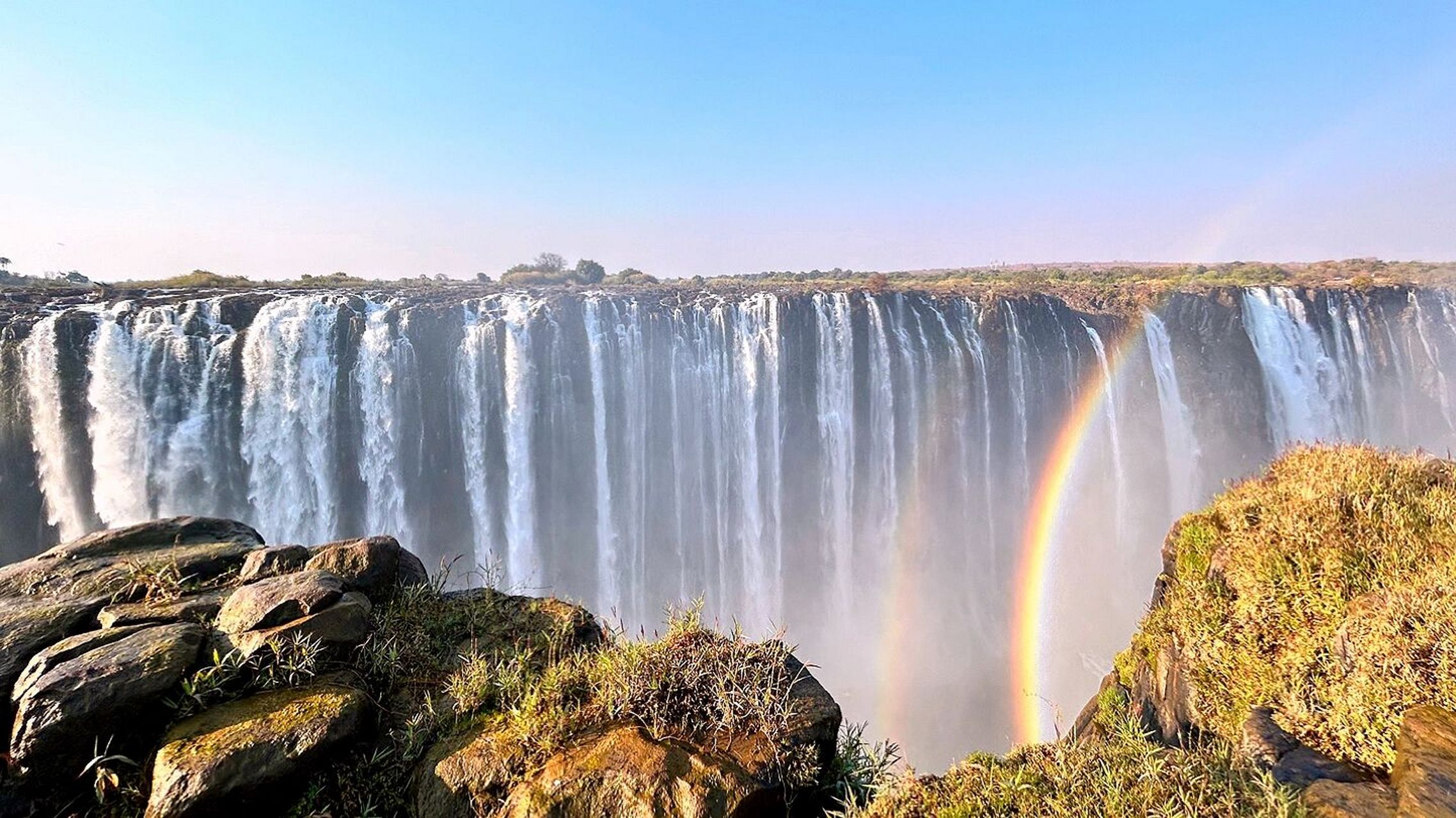 津巴布韦维多利亚瀑布 维多利亚瀑布分赞比亚和津巴布韦两边观看,第