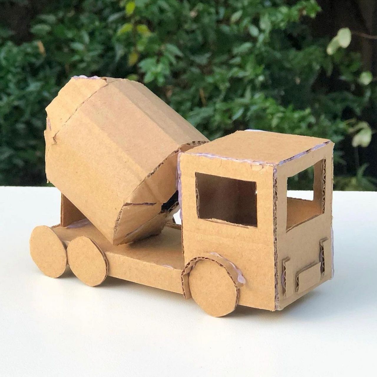 今天分享用纸板做小玩具    纸板玩具