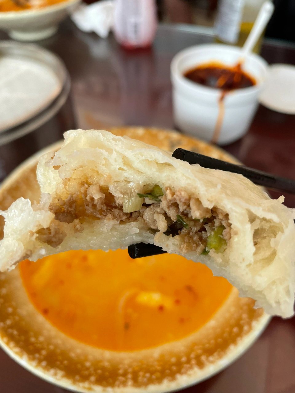 四川南,大凉山腹地,会理古城,有一种特色的小吃,鸡火丝,选用咸味煌热