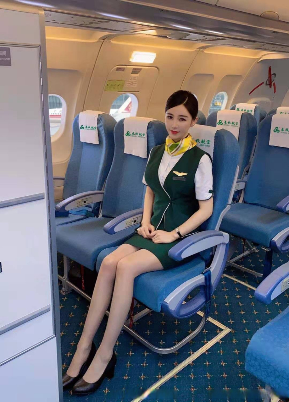 北京春秋航空 空乘小姐姐 高锁儿172cm