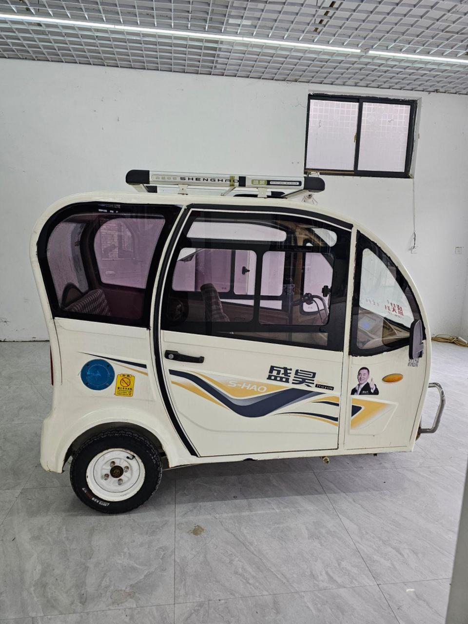 一千多块钱就可以拥有,昨天晚上刚刚置换的盛昊三轮,两门三座,四块58