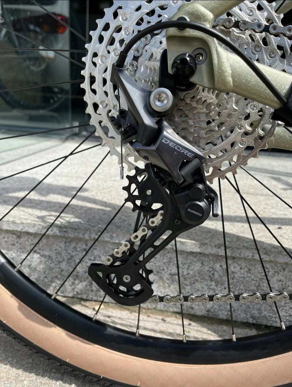 2024款捷安特xtc800plus 捷安特超轻铝合金车架,气压减震前叉,1*12速