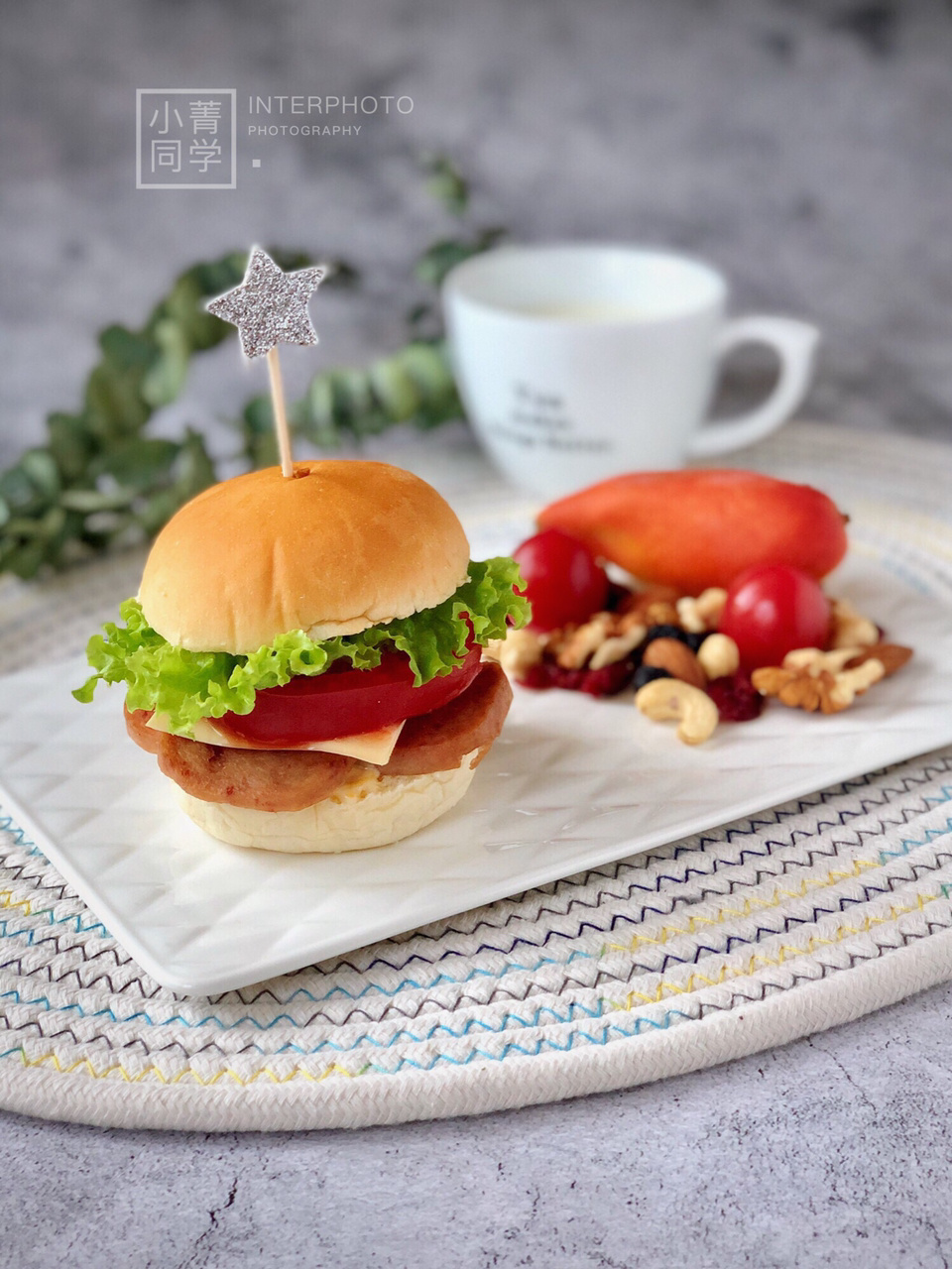 迷你午餐肉小汉堡 5月13日【小菁的早餐】迷你午餐肉小汉堡 每日坚果