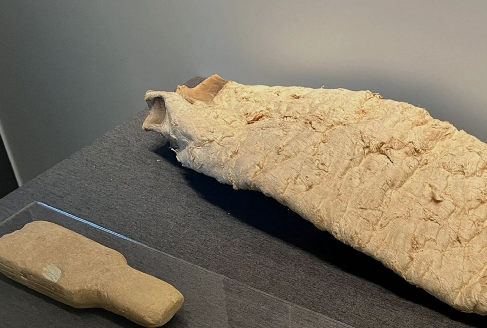 无纺树皮衣物 |海南黎族系列(一) 图1 树皮衣; 图2-3 腰带& 犊鼻裤