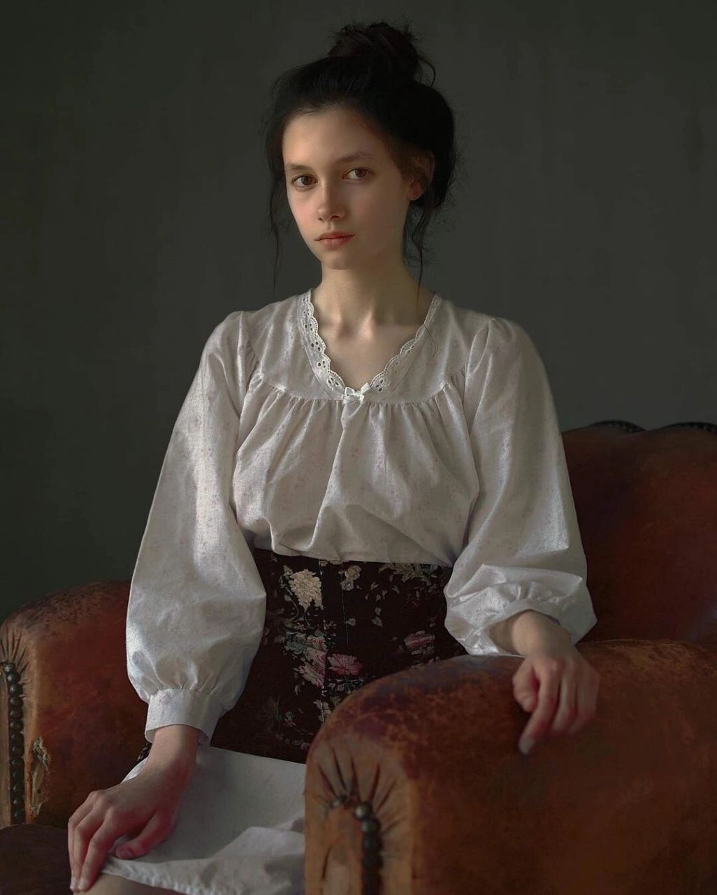 复古唯美半身像摄影图片绘画宝藏素材