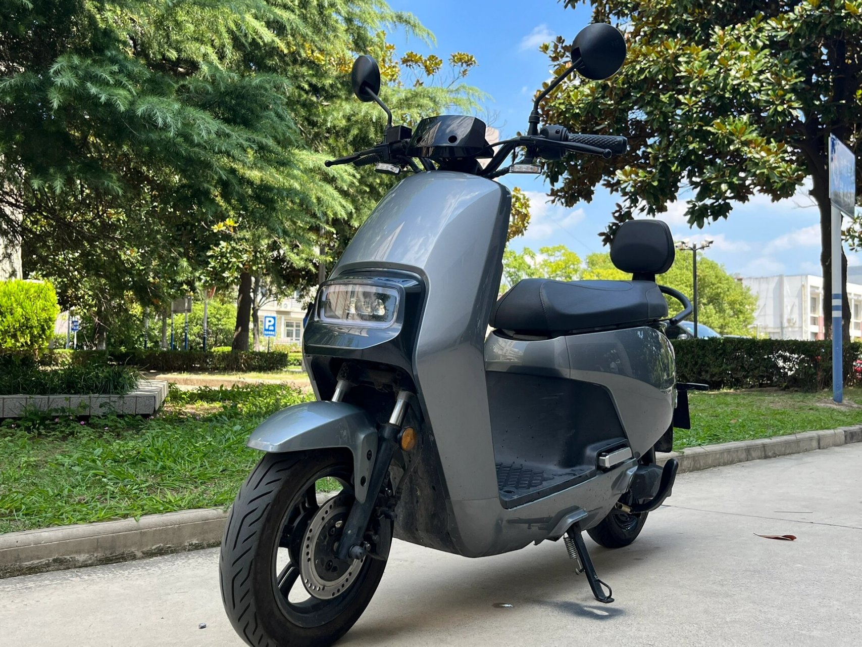 新车大优惠小牛电动 小牛g3电动车,新车公里数2000多,证件齐全 价格