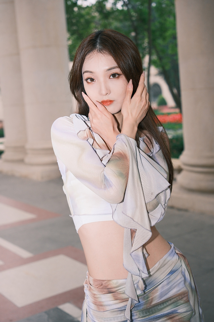 强东玥好身材初夏写真组图