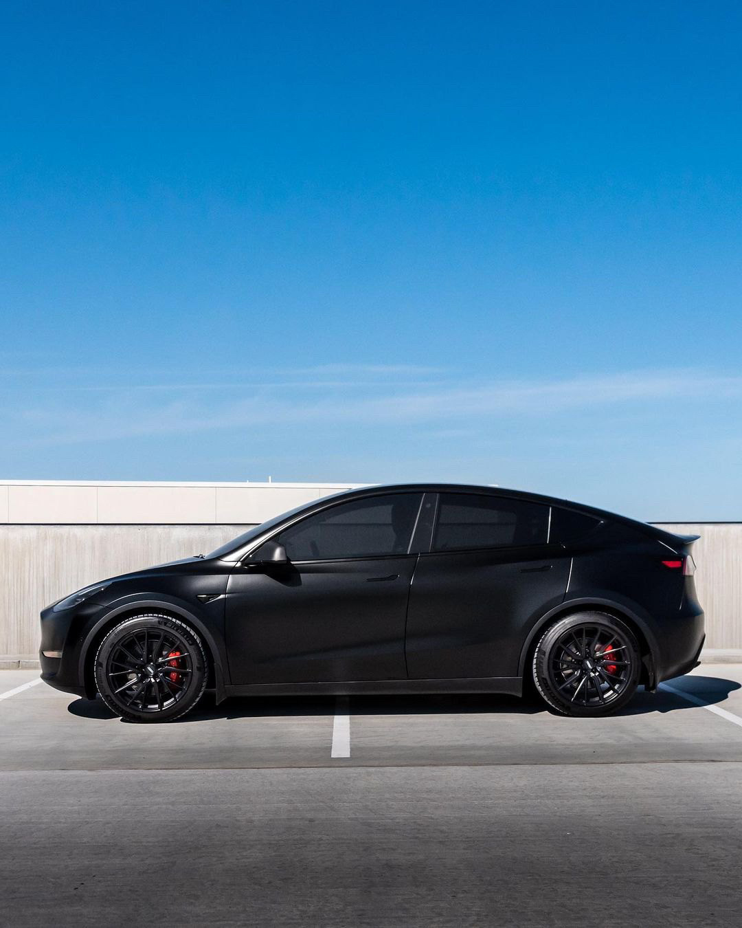 黑武士毛豆y也是帅出了天际 特斯拉model y这样改简直帅的没朋友 黑色